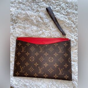 Beautiful envelope wristlet